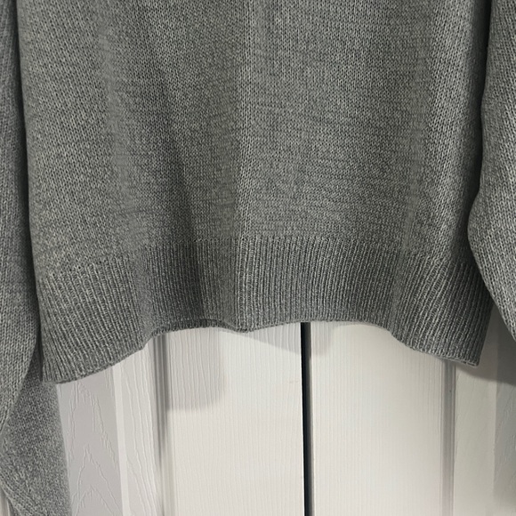 H&M sweater - Picture 3 of 6